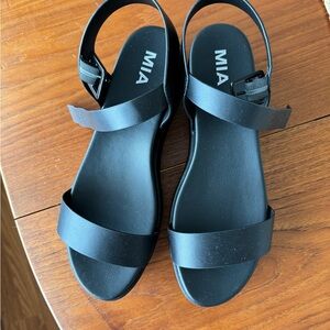 Mia platform sandals size 10